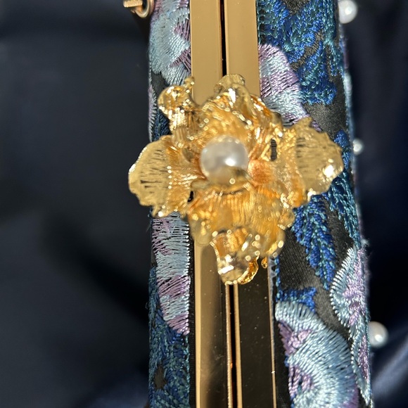 Beautiful Cocktail Purse. - Picture 5 of 6